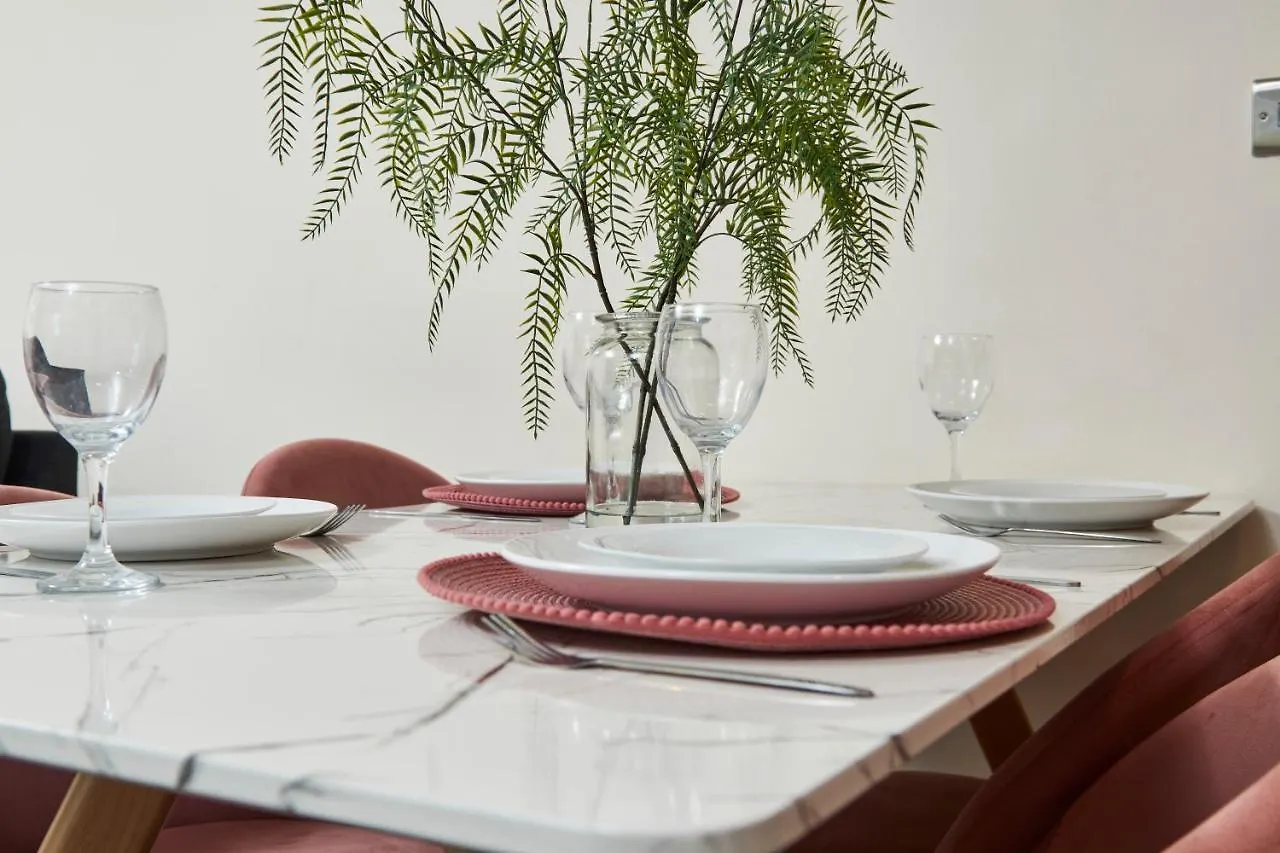 Luxury York Centre Apartment-Sleeps 6 With Parking
